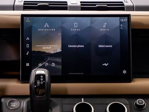 Used 2025 Land Rover Defender 130 X-Dynamic SE image 18