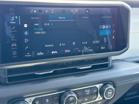 Used 2025 Jeep Wrangler Sahara AWD/4WD image 10