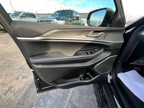 New 2026 Jeep Grand Cherokee Limited w/ Limited Altitude Package image 11