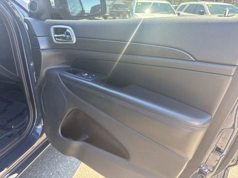 Used 2018 Jeep Grand Cherokee Altitude AWD/4WD image 8