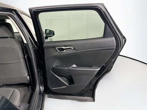 Used 2025 Kia Sportage LX FWD image 27