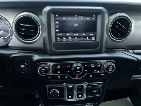 Used 2020 Jeep Wrangler Sport AWD/4WD image 21