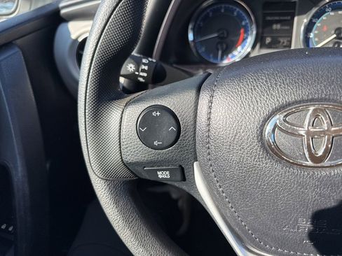 Used 2018 Toyota Corolla LE image 21