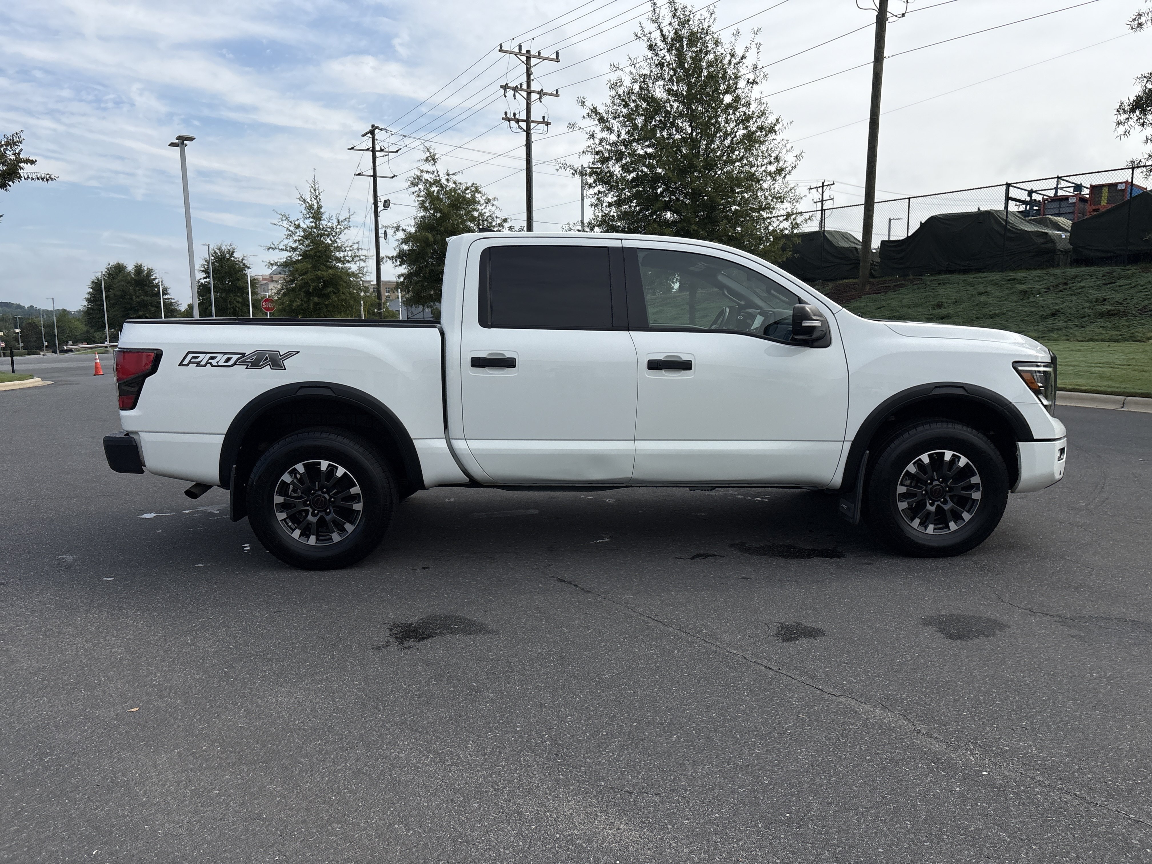 Used 2023 Nissan Titan PRO-4X w/ Pro-4x Convenience Package AWD/4WD image 10