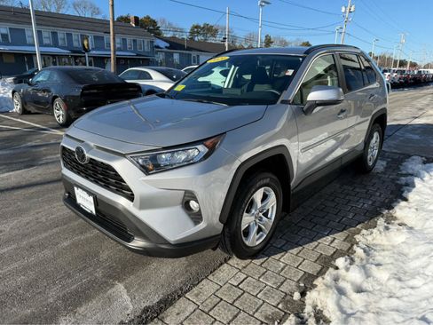 Used 2021 Toyota RAV4 XLE w/ Convenience Package image 4