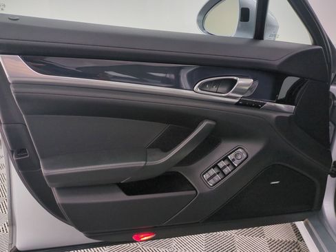 Used 2015 Porsche Panamera 4 image 30