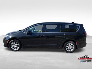 Used 2023 Chrysler Pacifica Touring-L FWD video 3