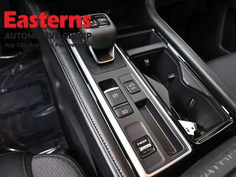 Used 2025 Nissan Pathfinder SV FWD image 13