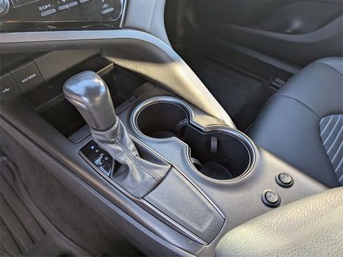 Used 2021 Toyota Camry SE image 17