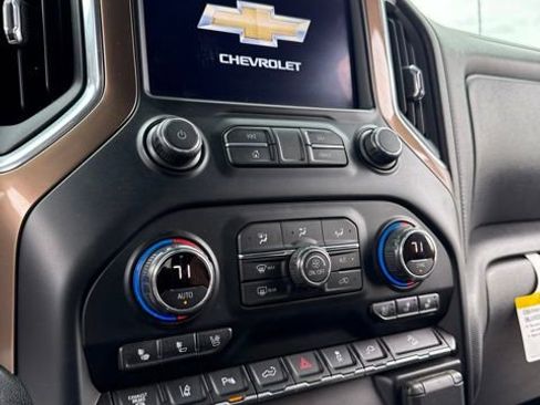 Used 2020 Chevrolet Silverado 2500 High Country w/ Technology Package AWD/4WD image 5
