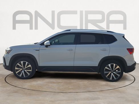 Certified 2024 Volkswagen Taos SE image 7