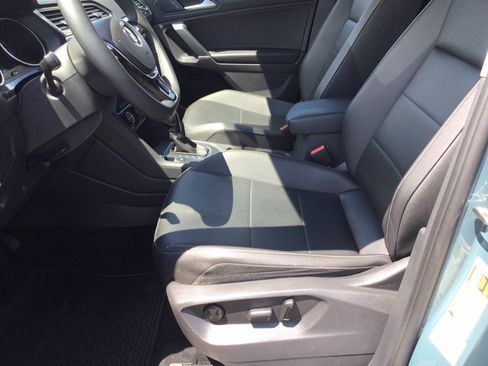Used 2020 Volkswagen Tiguan SE w/ Panoramic Sunroof Package AWD/4WD image 18