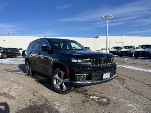 Used 2022 Jeep Grand Cherokee L Limited image 2