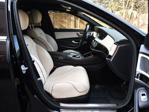 Used 2015 Mercedes-Benz S 63 AMG 4MATIC Sedan w/ Driver Assistance Package image 32