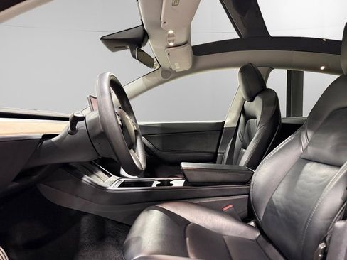 Used 2022 Tesla Model Y Performance image 23