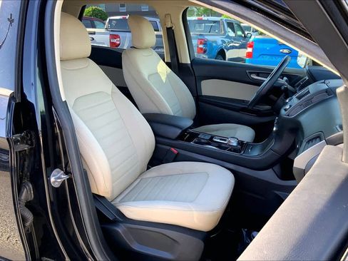 Used 2019 Ford Edge SE FWD image 9