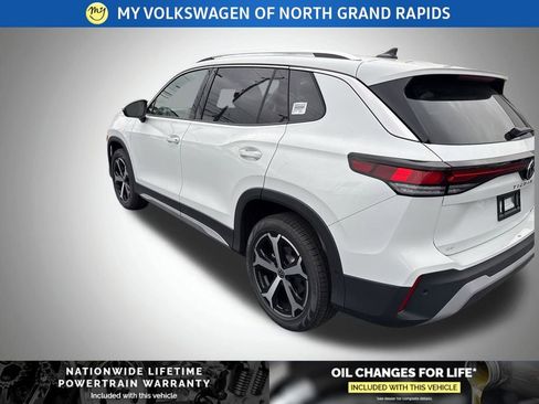 New 2025 Volkswagen Tiguan SE image 5