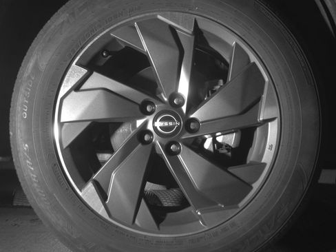 Used 2025 Nissan Rogue SV FWD image 13