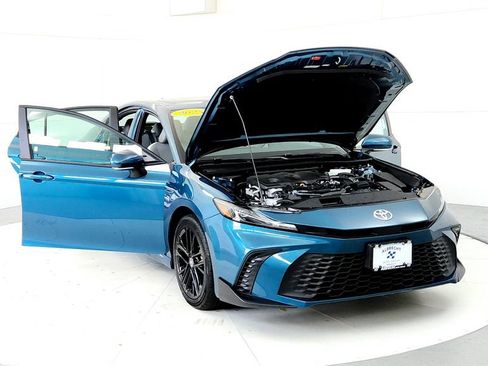 Used 2025 Toyota Camry SE w/ Convenience Package AWD/4WD image 9
