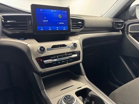 Used 2024 Ford Explorer XLT image 18