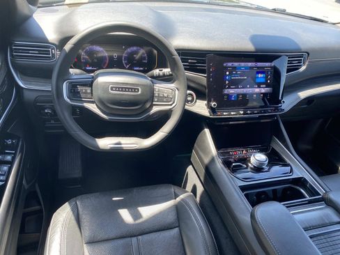Used 2024 Jeep Wagoneer L Series II w/ Flexible Seating Group AWD/4WD image 15