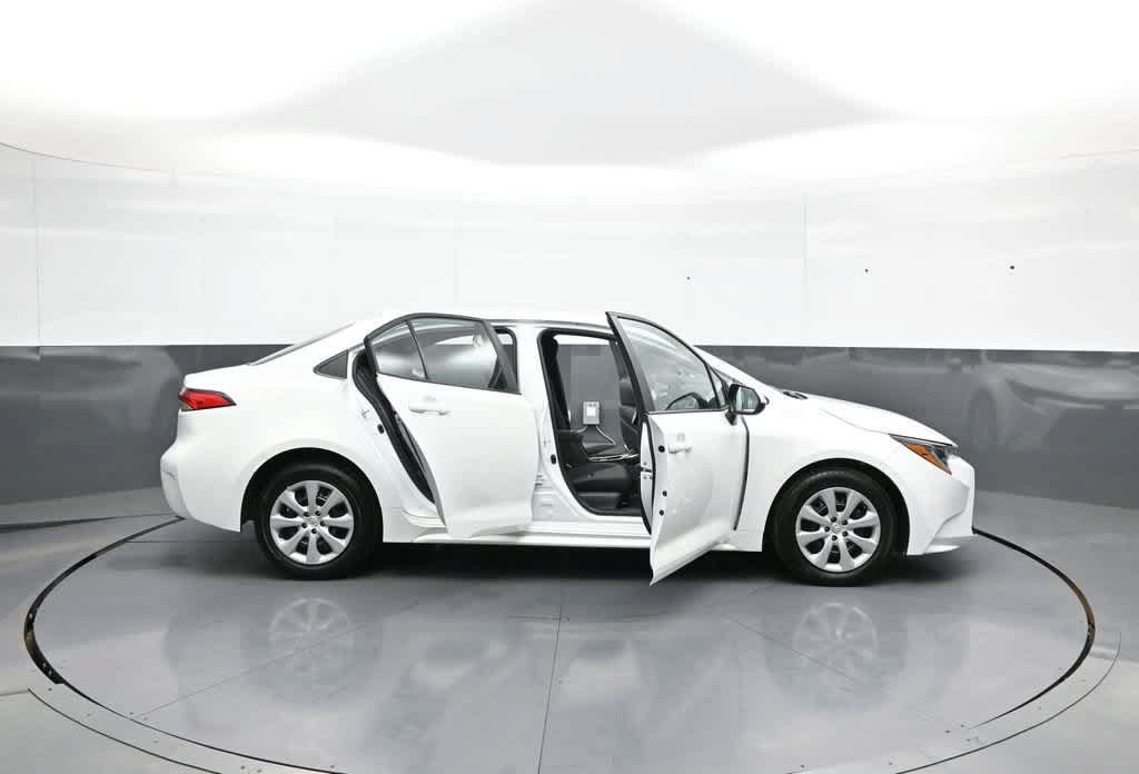 Used 2026 Toyota Corolla LE FWD image 40