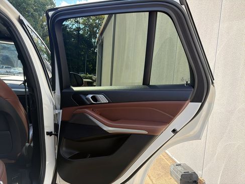 Used 2019 BMW X5 xDrive40i w/ Convenience Package AWD/4WD image 15