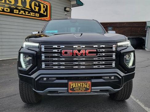 Used 2024 GMC Canyon Denali image 2