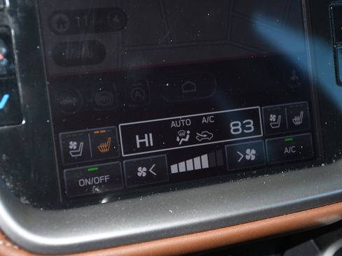 Used 2022 Subaru Outback Touring w/ Popular Package #2 image 16