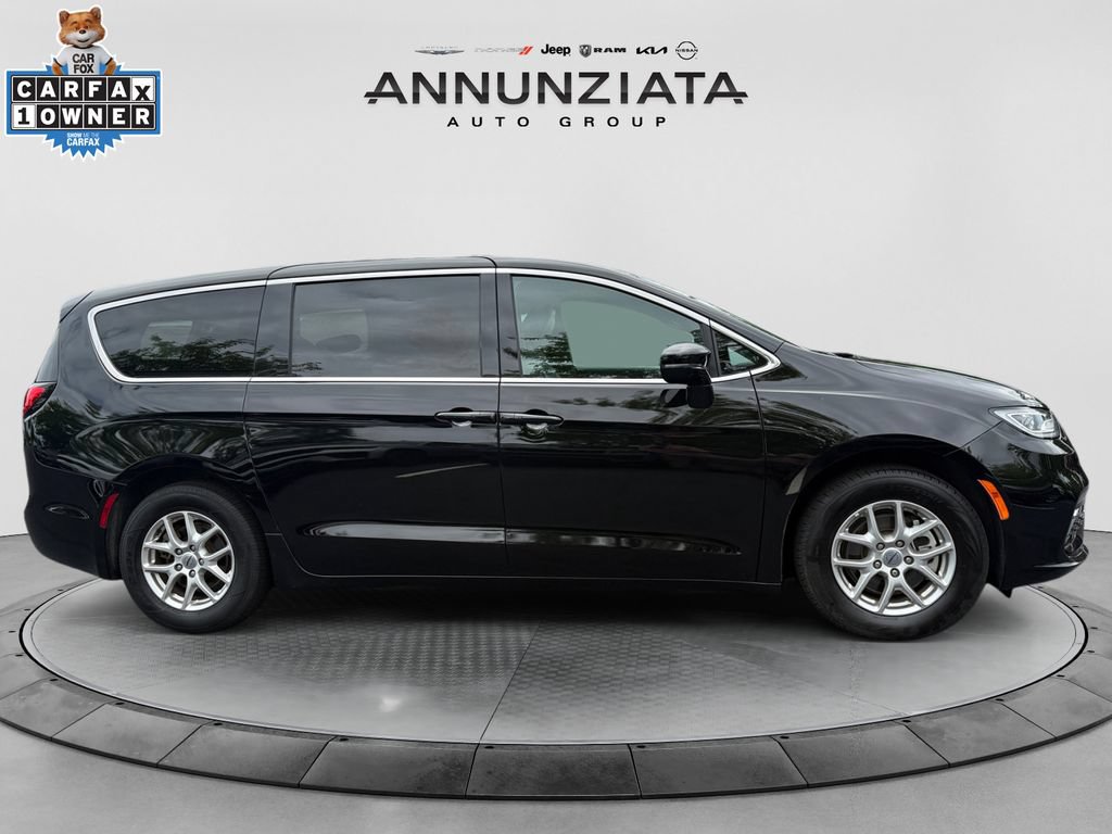 Used 2025 Chrysler Pacifica Select FWD image 6