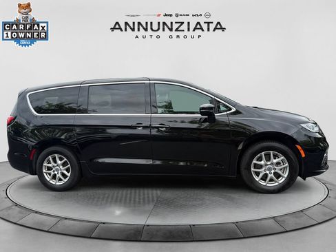 Used 2025 Chrysler Pacifica Select FWD image 6