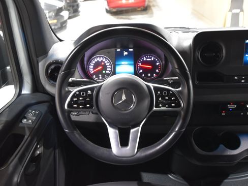 Used 2021 Mercedes-Benz Sprinter 2500 image 17
