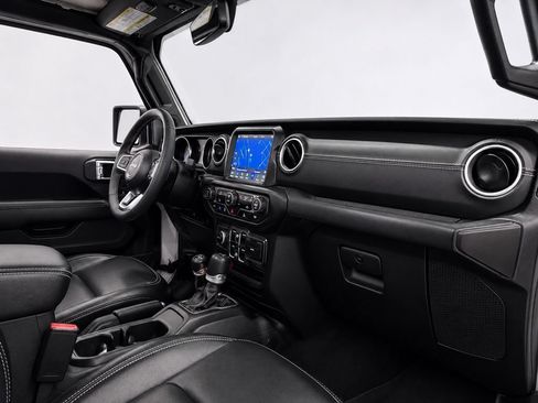 Used 2023 Jeep Wrangler Unlimited Sahara w/ Cold Weather Group AWD/4WD image 17