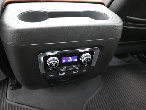 Used 2023 GMC Yukon Denali Ultimate image 19