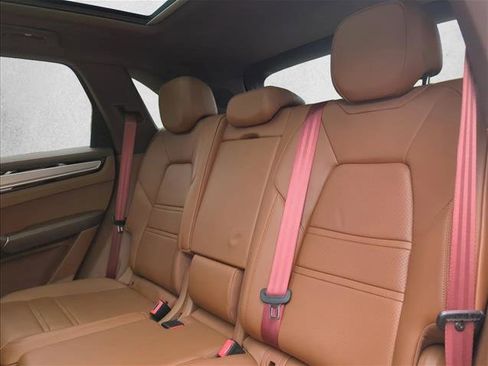 Used 2023 Porsche Cayenne AWD/4WD image 21