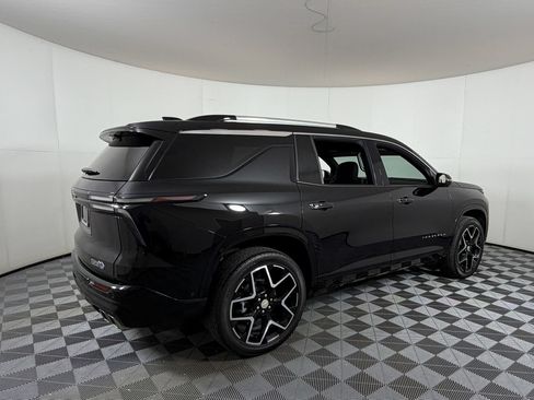 Used 2025 Chevrolet Traverse High Country FWD image 4