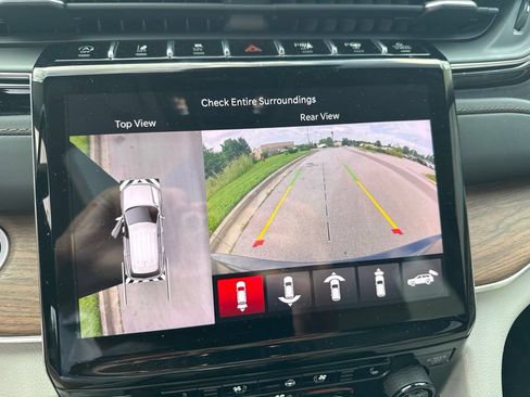 Used 2022 Jeep Grand Cherokee Summit w/ Adv Protech Group IV AWD/4WD image 8