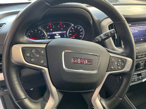 Used 2024 GMC Terrain SLT image 29