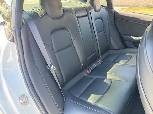 Used 2023 Tesla Model 3 Standard Range image 17