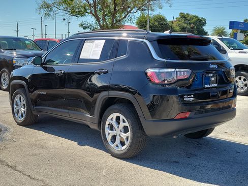 Used 2024 Jeep Compass Latitude AWD/4WD image 5
