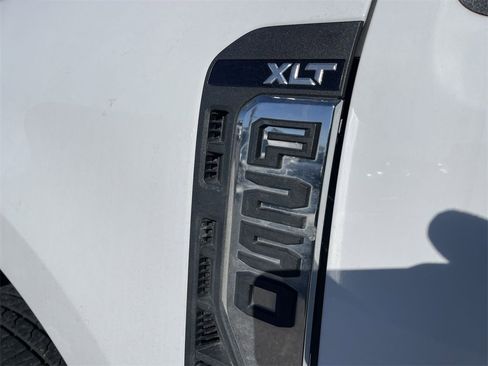 Used 2025 Ford F250 XLT image 3