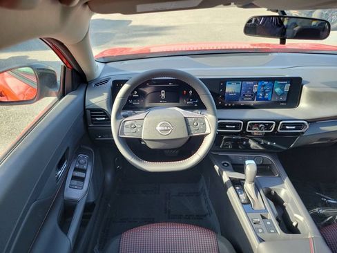New 2026 Nissan Sentra SR w/ Floor Mat Package FWD image 9