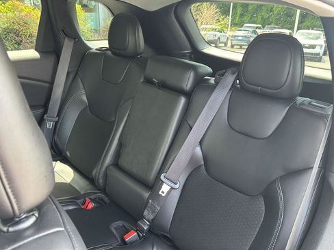 Used 2020 Jeep Cherokee Latitude Plus AWD/4WD image 29