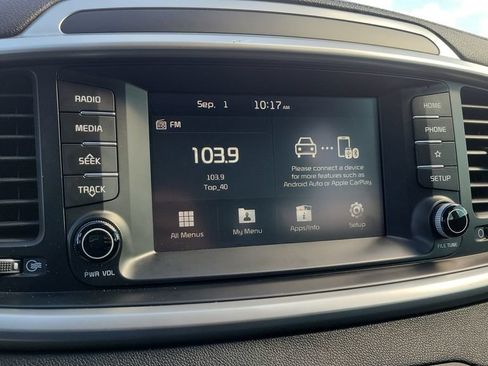 Used 2019 Kia Sorento S FWD image 14