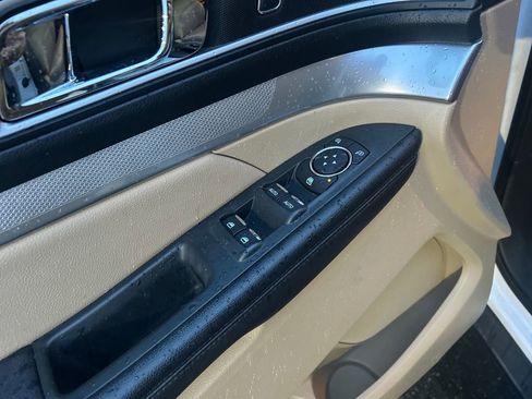 Used 2016 Ford Explorer XLT image 18