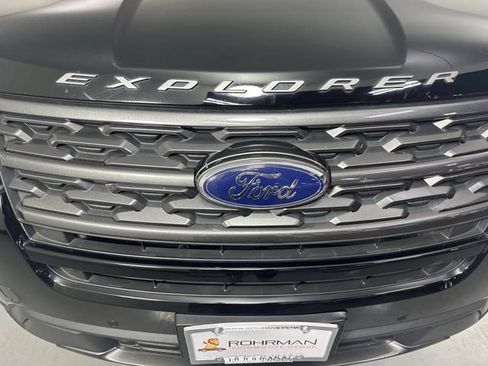 Used 2018 Ford Explorer XLT w/ Equipment Group 202A AWD/4WD image 27