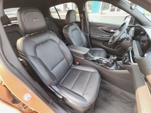 Used 2024 Buick Envista Sport Touring w/ Convenience I Package FWD image 12