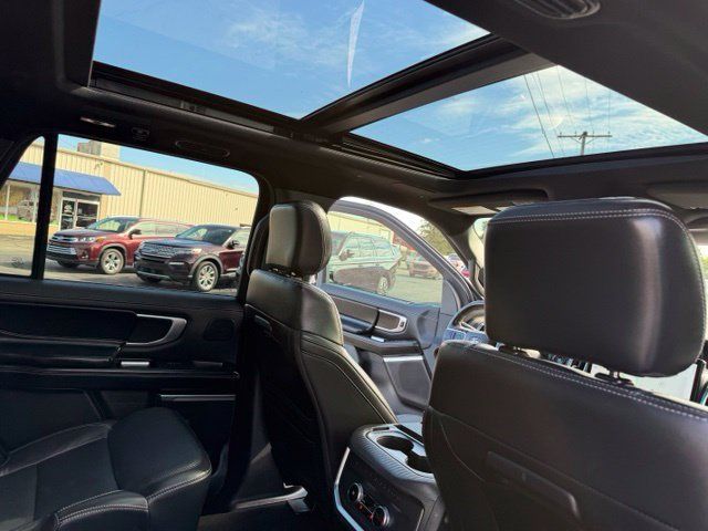 Used 2025 Ford Expedition Platinum w/ Stealth Performance Package AWD/4WD image 35