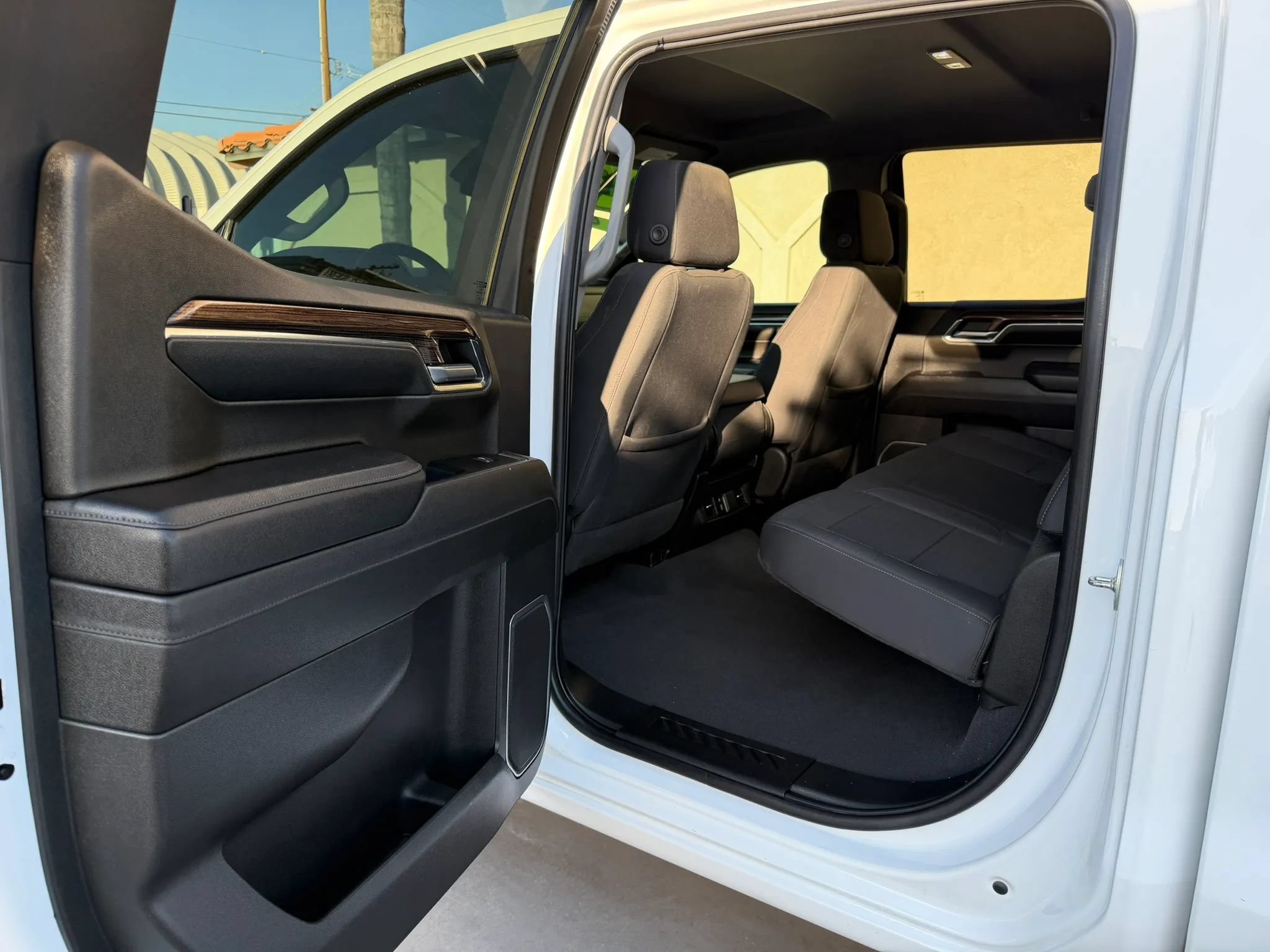 Used 2023 Chevrolet Silverado 1500 LT AWD/4WD image 15