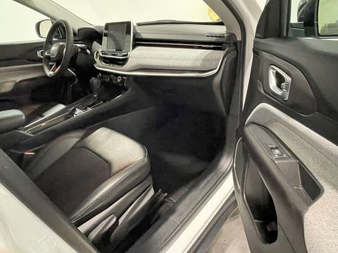 Used 2022 Jeep Compass Latitude image 24